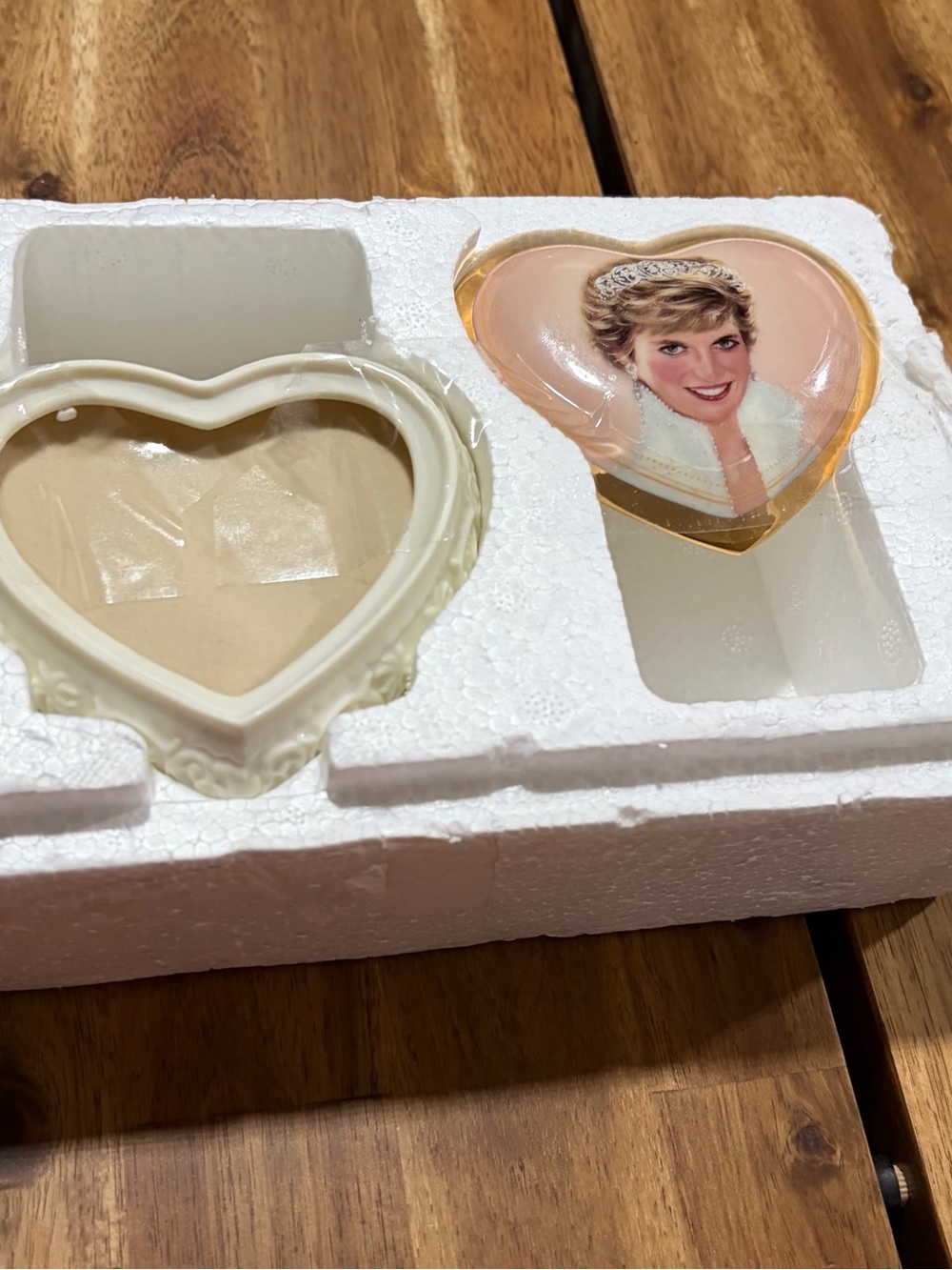 Vintage Princess Diana, Queen of Our Hearts Musical Box by Ardleigh Elliot 1998